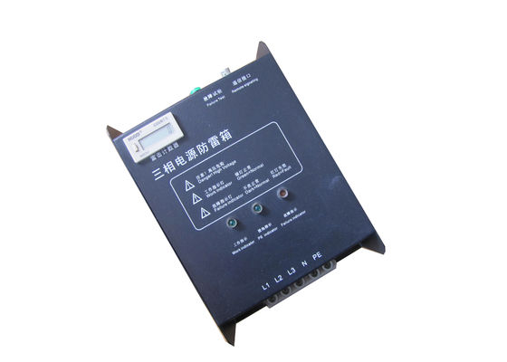 El paralelo conecta caja del protector de sobretensiones 230V/385V de la CA con el contador de la oleada