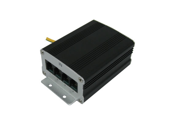 4- Vire la protección contra sobrecargas 110V 5kA 2 de los datos hacia el lado de babor de la CA - alinee el protector de sobretensiones RJ11